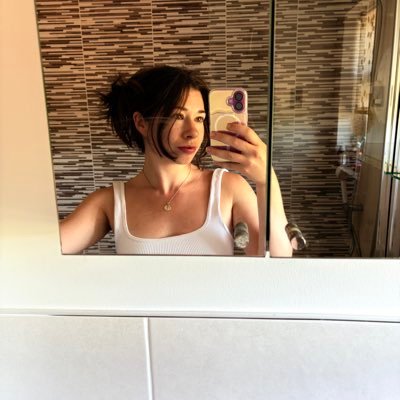 HollyMRoberts01's profile picture. 