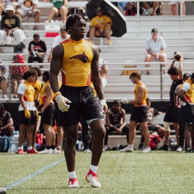 Azuriah “Ace” Holmes 2026’🥍🏈 | 5’10 200 lbs | Calvert Hall College High School, MD📍| RB | 3.0 GPA | azuriahholmes06@outlook.com 443-866-4608