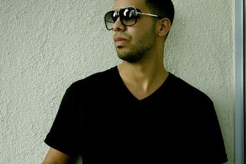 Drake_Fanpage_'s profile picture. Drakefan page| Follow everyone back| & make sure to tweet your favorite Drake lyrics to this page