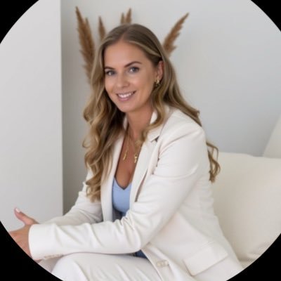 UGC Creator 💻 | Closed 6-figure SaaS deals | 5+ Yrs in Tech | Certified Life Coach 🧠 | Strategic, human-first content that connects + converts