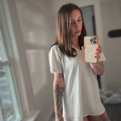 your favorite brunette milf | kink friendly | you made it this far so subscribe for behind-the-scenes access! FREE HERE 👉🏻 https://t.co/wwjf9zgEQr
