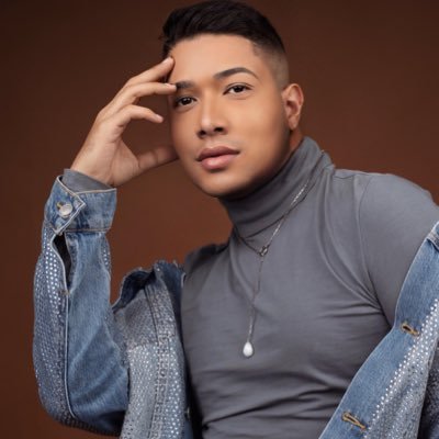 Puertorriqueño 🇵🇷 sigueme en Instagram: @FELIXARROYOTV