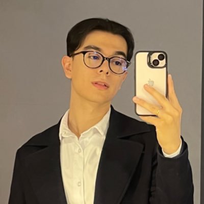 Los tweets son hechos por mi superyó.
En este perfil, no todo es literal.