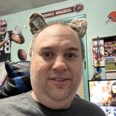 hi I’m Dave feeling good about Cleveland sports I love and nascar and females since I’m single ready to mingle oh yeah