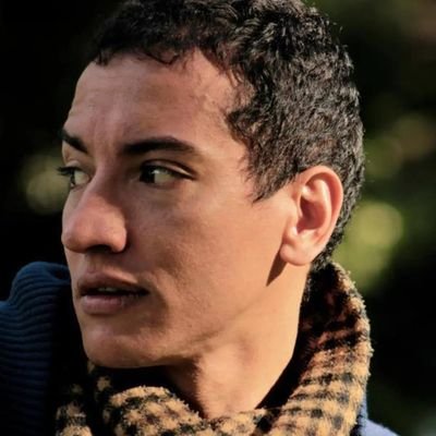 impertinente. Aquí vengo a hablar solo como los locos.