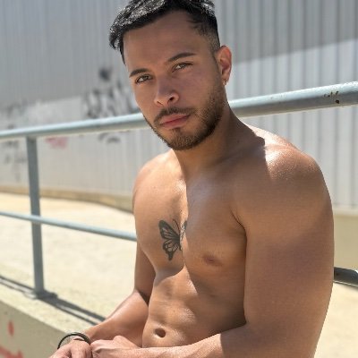 Creador de 🔞🏳️🌈 |
😈 Activo - Versátil |
💬 Colaboraciones 🎥 DM |
👉🏽 https://t.co/7aGShWq6PN