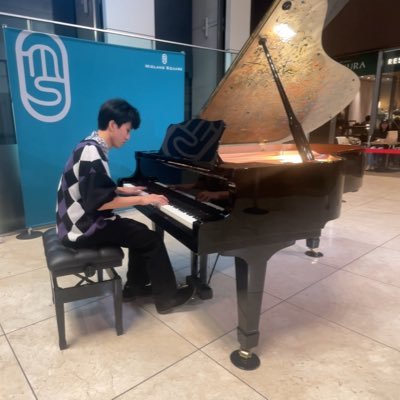 denshi00113's profile picture. 曲作ったり、ピアノちょっと弾いたりして遊んでます。 ちょっと変わったクルマにも乗って遊んでます。ヘッダー→こた猫さん(@381sinano1)