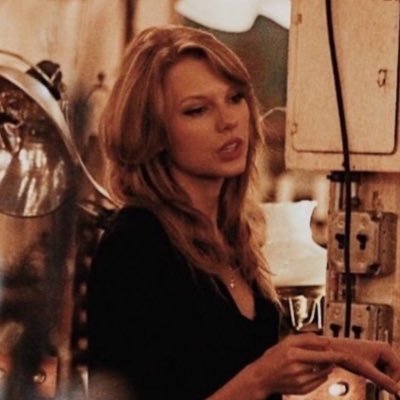 lLOVETITTlES's profile picture. she/her | 19 | terfs dni (and go fuck yourself)