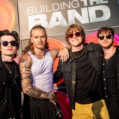 hi guys I just made this my name is destiny and this is my fan page for building the band and the boys