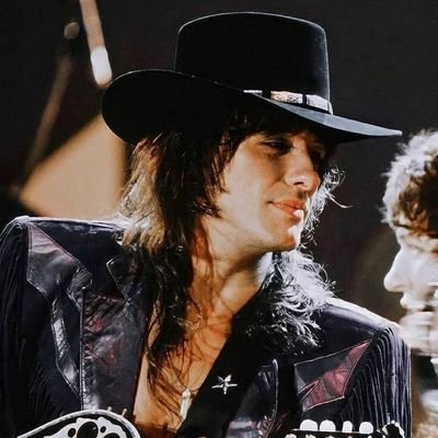 Mexa 🇲🇽, acérrimo fan de Bon Jovi.
Sigue mis canales en Instagram y YouTube: @jerseysyndicatemx
