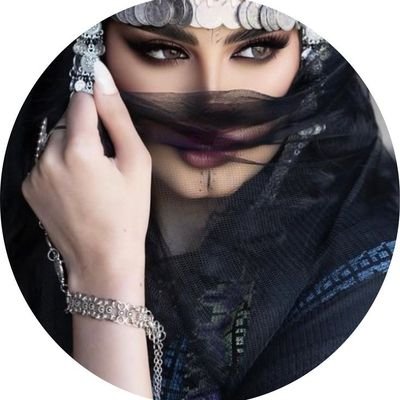 گل شيء يمكن إخفاؤه ،
إلا ملامح العين ...
حين تحن ، وحين تحزن ،
وحين تفتقد شخصٍ ما ... 🖤🥀