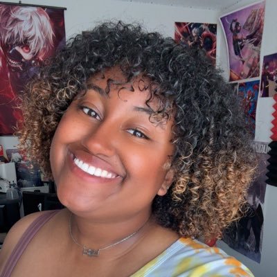 Afro-Venezuelan | Gamer wife | K-pop & anime lover | WWE fan | Press-on artist | Student & future teacher | Gemini | Bold, vibrant, always evolving.
