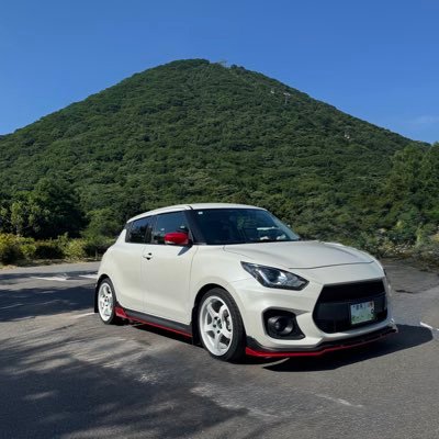 スイフトスポーツZC33S 4型 白 '24.10.26〜(鈴菌感染🛎️)🚗 スバルR2 青 '18.10.7〜'24.10.26 車好きバイク好き鉄道好きという乗り物好きな男です🚗🏍️🚃♦︎使う機会が無いけど中型二種免許、大型自動二輪車免許所持してます