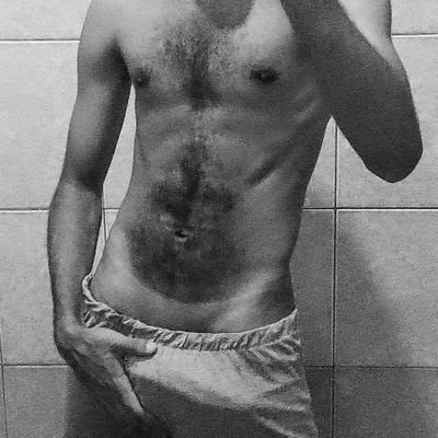 Gay, moreno, 22 anos, 1'72 de altura. A fusão perfeita entre tímido e safado.
Sou de Cabo Frio e adoro uma aventura. Chama dm.