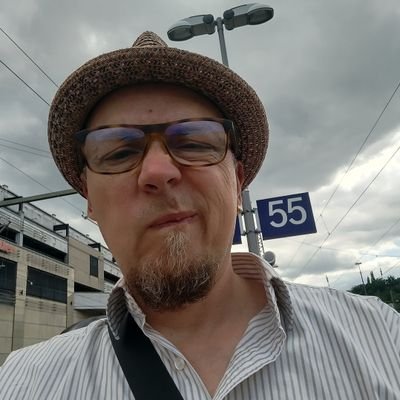 einfach_rio's profile picture. Säugetier voller Neugier. Versuche mich in der Kunst, das Unmögliche möglich, das Mögliche einfach & das Einfache elegant zu machen.
Nennt mich einfach ...rio.