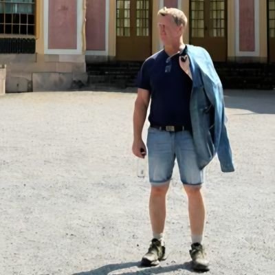 Väldigt spretiga åsikter. Skulle gärna vilja vara mer vänster men det går ju inte.
Från Storvreten i Tumba.