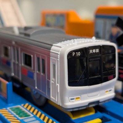 dmr01xavhH63539's profile picture. 編集長レッドマンです。
基本的にプラレール、鉄道、CADのことばっかを投稿してます。
プラレール同人誌の編集長です。編集者になりたい方はDMまでお願いします。
東京生まれアメリカのニューヨーク州育ち北陸在住です。