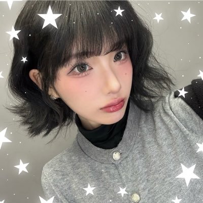 loveme_right1's profile picture. 我们的罪顽固 我们的泪怯懦 我们为坦白 要求巨大的酬劳