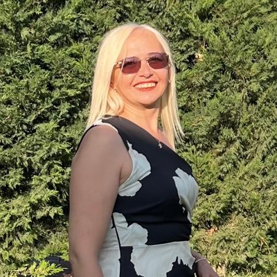 burcu_ozdamar0's profile picture. bir genç kız ve bir genç adam annesi, bir genç kız ablası. kahve kitap müzik sever. bir de  üretmeyi... ☕️ 📚 🎵