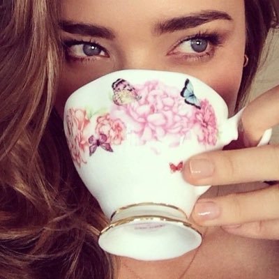 عاشقٍ طين البيوت .. وفتلة خيوط الوبر عاشقٍ مافي البشوت .. من عطا وطيب وفخر •