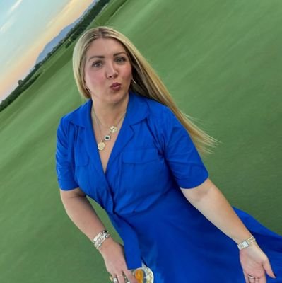 A realtor 🏠, love meeting new people 🤝 and making genuine friendship ❤️