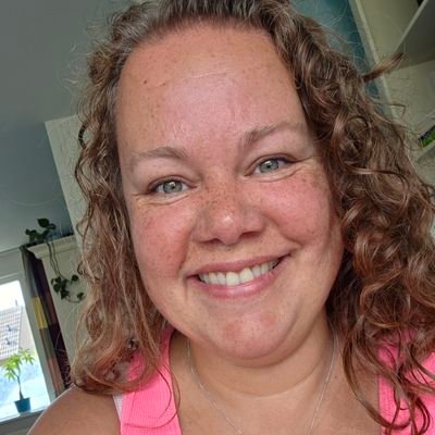 Verpleegkundige Ggz, yogadocent, intercedent Flexbureau, verlies- en rouwbegeleider, endometriose, ptss, slechthorend, onvervulde kinderwens.
