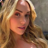 Mia malkoval (@miakoval223) 's Twitter Profile