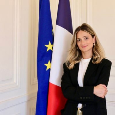 Communication @auroreberge | Passée par @Elysee @sante_gouv @sup_recherche @VaeSolis @assembleenat | Ex @sciencespo @Fac_Droit_Nancy | Made in #Vosges