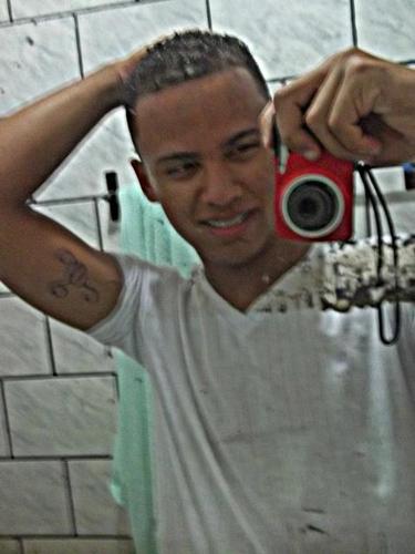 Não ligo que me olhem da cabeça aos pés..porque nunca farão minha cabeça e nunca chegarão aos meus pés'' - Bob Marley.
Amo Minha Namorada #andressaminelly
