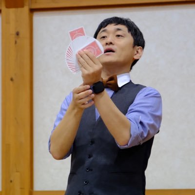 愛媛にいます。🕥文房具YouTuberで劇団コバヤシライタの代表でマジシャンです。好きなタイプは #いまる民 でつぶやいてくれる人です。コントと蕎麦とウルトラマンと水曜どうでしょうが大好きです。