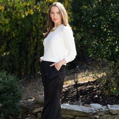 Fashion • Style • Beauty • Girl Mom Life
investor 📈
I stand with my country 🇺🇸 and with God ✝️