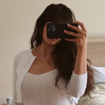 sensitive girl. lover of the ocean. holistic wellness. posting musings on love and relationships.