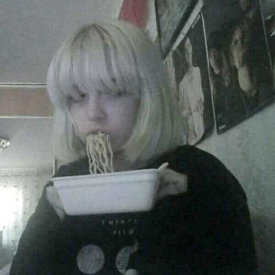 metform1na's profile picture. sim