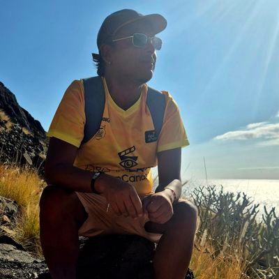 De izquierdas
Graduado en Derecho
💙💛
Nación Canaria
Trabajo en algo que no te importa, y estudio Trabajo Social.