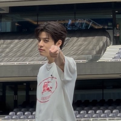 #1 hold my hand enthusiast • 02 liner. 16+ only • my wife : @evilbunnyrach • saw skz 18/07/25 and 19/07/25