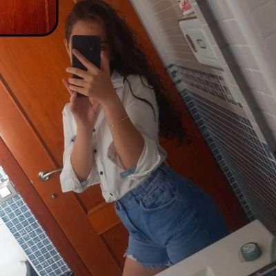 con ella por delante, muy cerca del corazón🤍 ig: __luciia.6