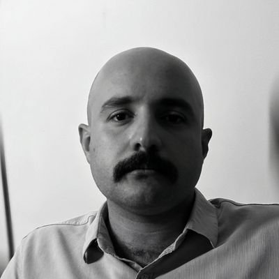 معماری خواندهی مدیر پروژه / علاقهمند به شعر و ترانه