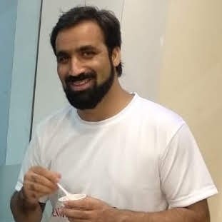 |Muslim|Kashmiri|Son|Brother|Husband|Father|Reader|Books|Bookshelves|Bibliophile|Javaphile|Chionophobic|Orophile|Phytophile|Clinophile|