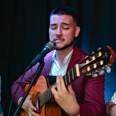 Vou aprender a me fazer de louco pra não perder a minha lucidez
- Esteban Tavares