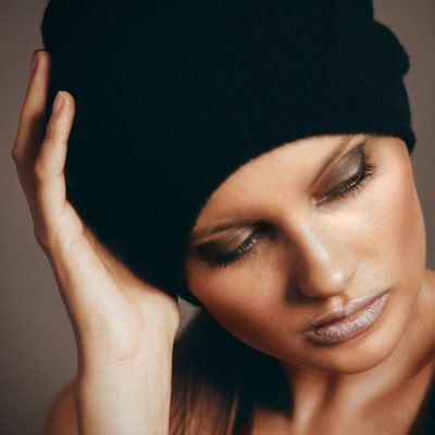 crim_julianne's profile picture. Same person, but new account. The old account was hacked and deleted.