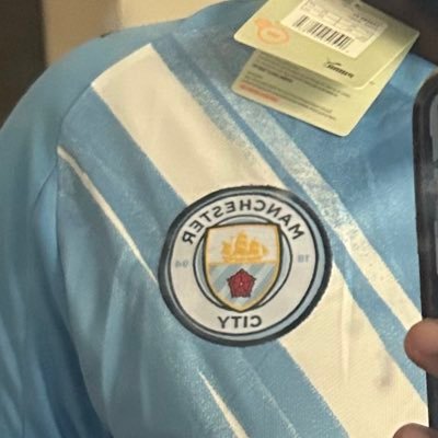 Works in Finance. Mancity Fan . Biiiig fan of Jesus Navas.