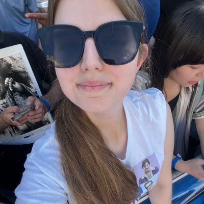 28, she/her, Londoner, theatre enthusiast, wannabe film buff, probably talking about Taylor Swift and liking tweets about Pedro Pascal.