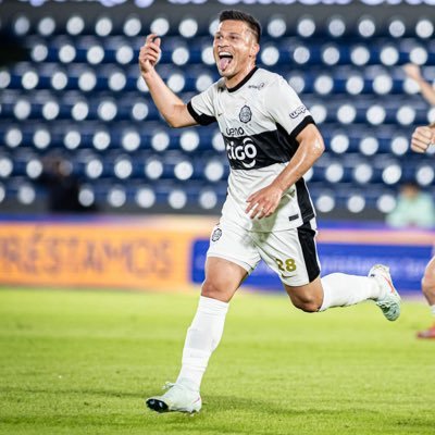 Jugador Profesional de @elclubolimpia y la @albirroja