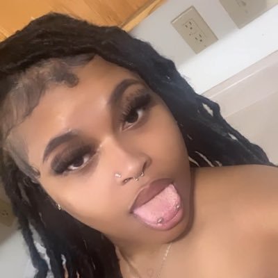 414 📍| 🫦 22 & Real Freakyyyyy👅 | Bisexual 🌈 Good Vibes ✨