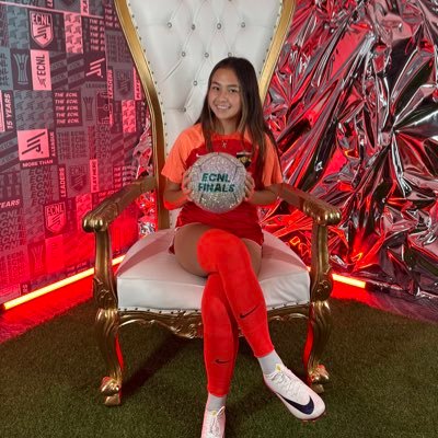 Kyara “Kyky” O’Connor // Class of 2027 // Real Colorado National 09 // Midfielder (6 and 8) // instagram: @kyaraoconnor // 27’ Santa Clara University Commit🐎