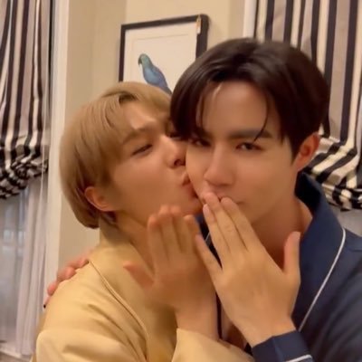 lostinthepages_'s profile picture. 🌈 ZonZon 💙 Zunshine 🧡 NaNaNu 🌈 Pan 🏳️‍🌈 She/Her