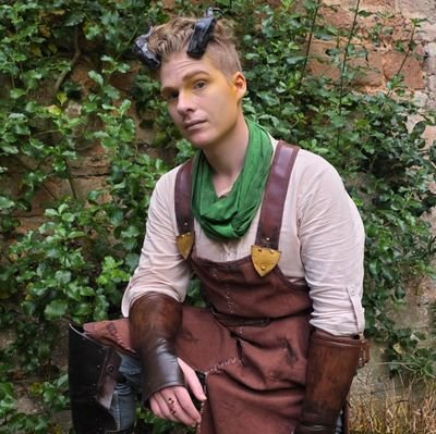 🧚♂️James 🎂25 🖋Author 😈 Cosplay 🌈 Queer / next con MCM OCT / VTUBER @ArchfeycassielVT / He/They
Links: https://t.co/lbPnBnJ4X2