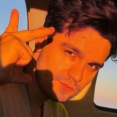 abeatrizzcorrea's profile picture. E agora não tem quem arranque você de dentro, do meu coração ✨ *perdi a outra conta :(*