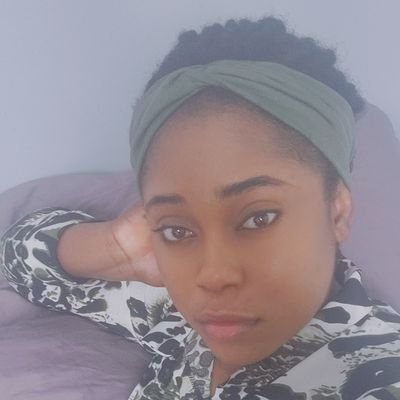 zeeziie's profile picture. selectively extroverted||💉