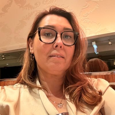 elaine_c_viegas's profile picture. 